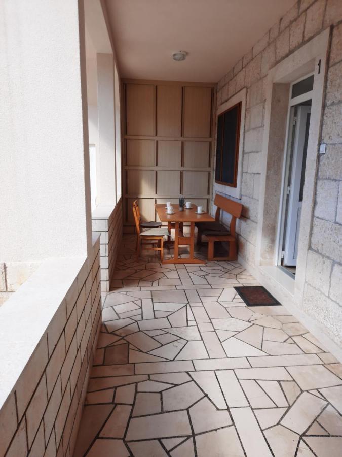 Apartments Villa Beba Komiža Esterno foto