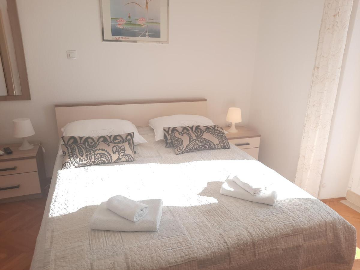 Apartments Villa Beba Komiža Esterno foto