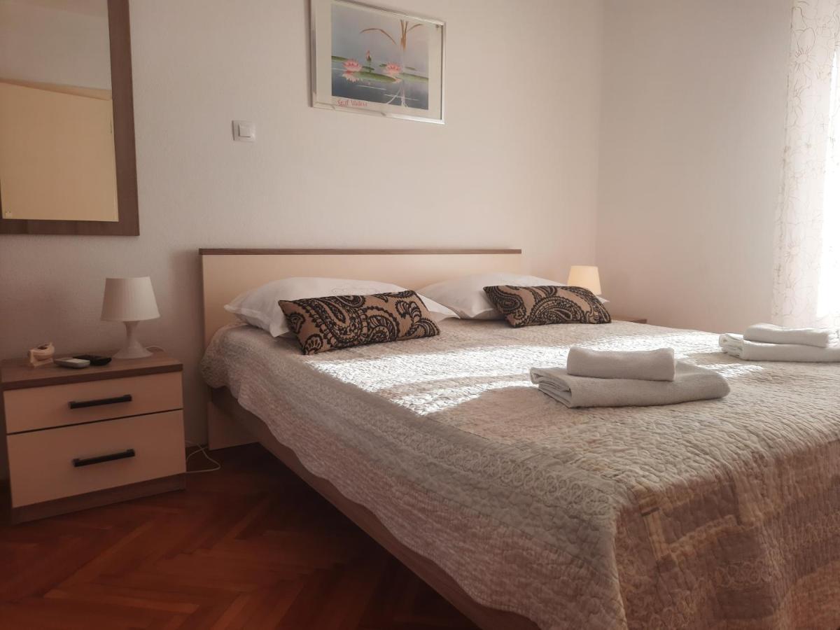 Apartments Villa Beba Komiža Esterno foto