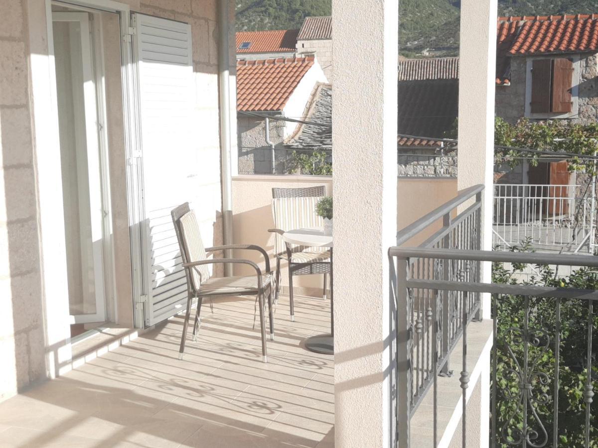 Apartments Villa Beba Komiža Esterno foto