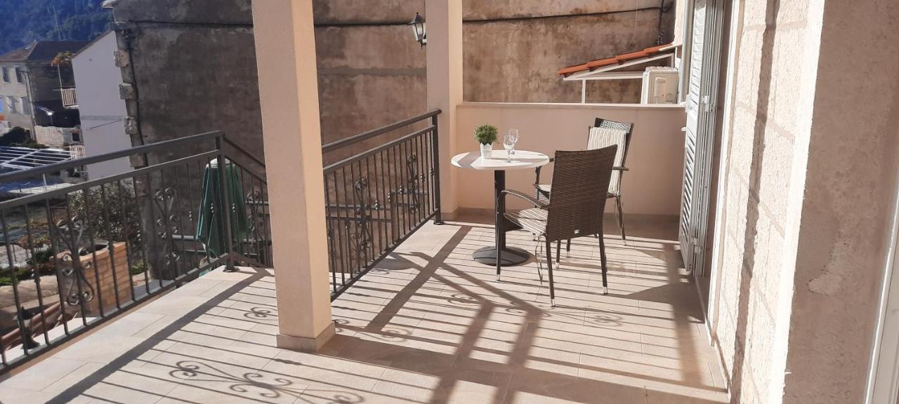 Apartments Villa Beba Komiža Esterno foto