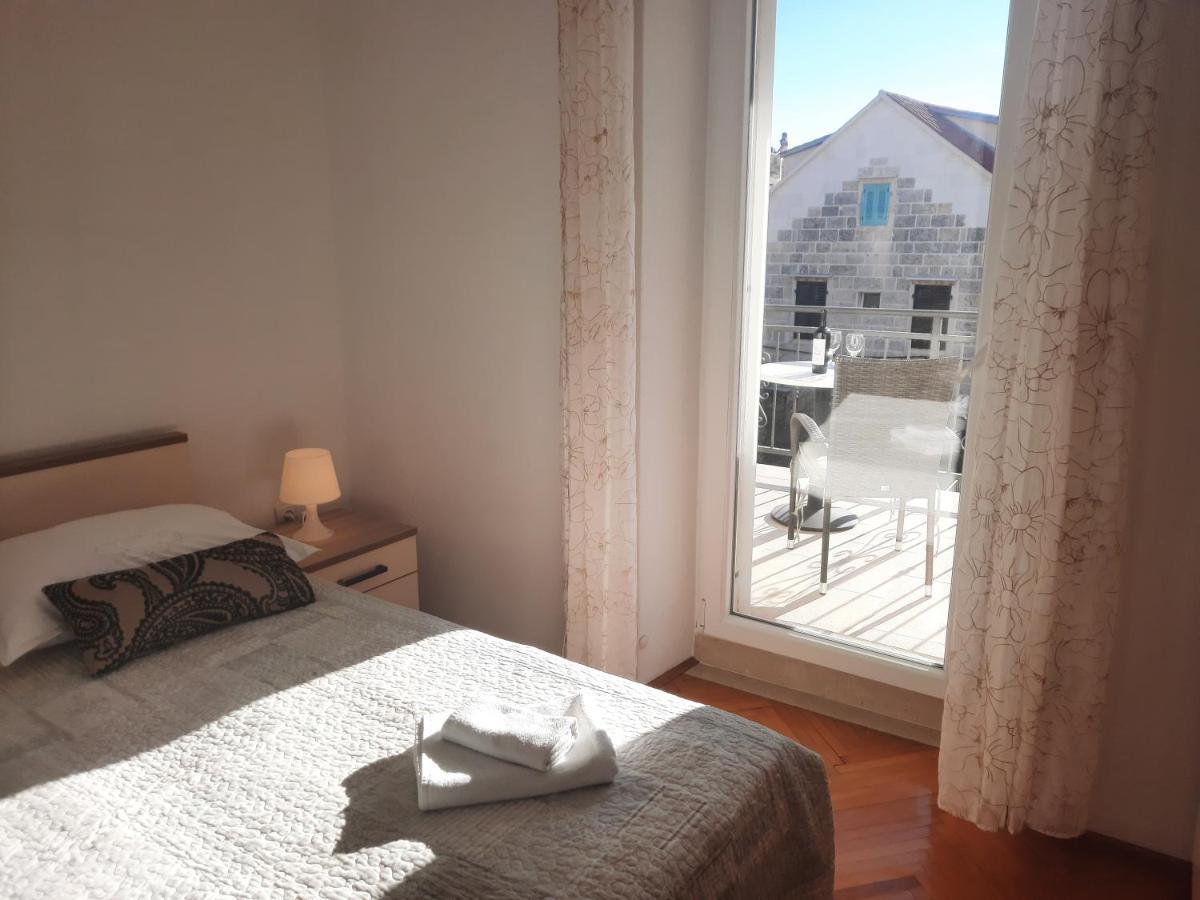 Apartments Villa Beba Komiža Esterno foto