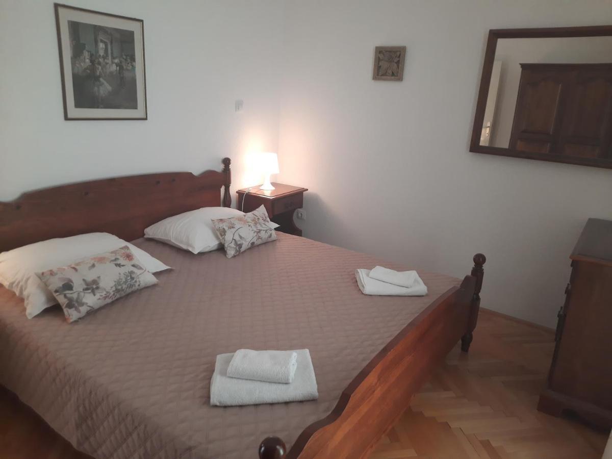Apartments Villa Beba Komiža Esterno foto