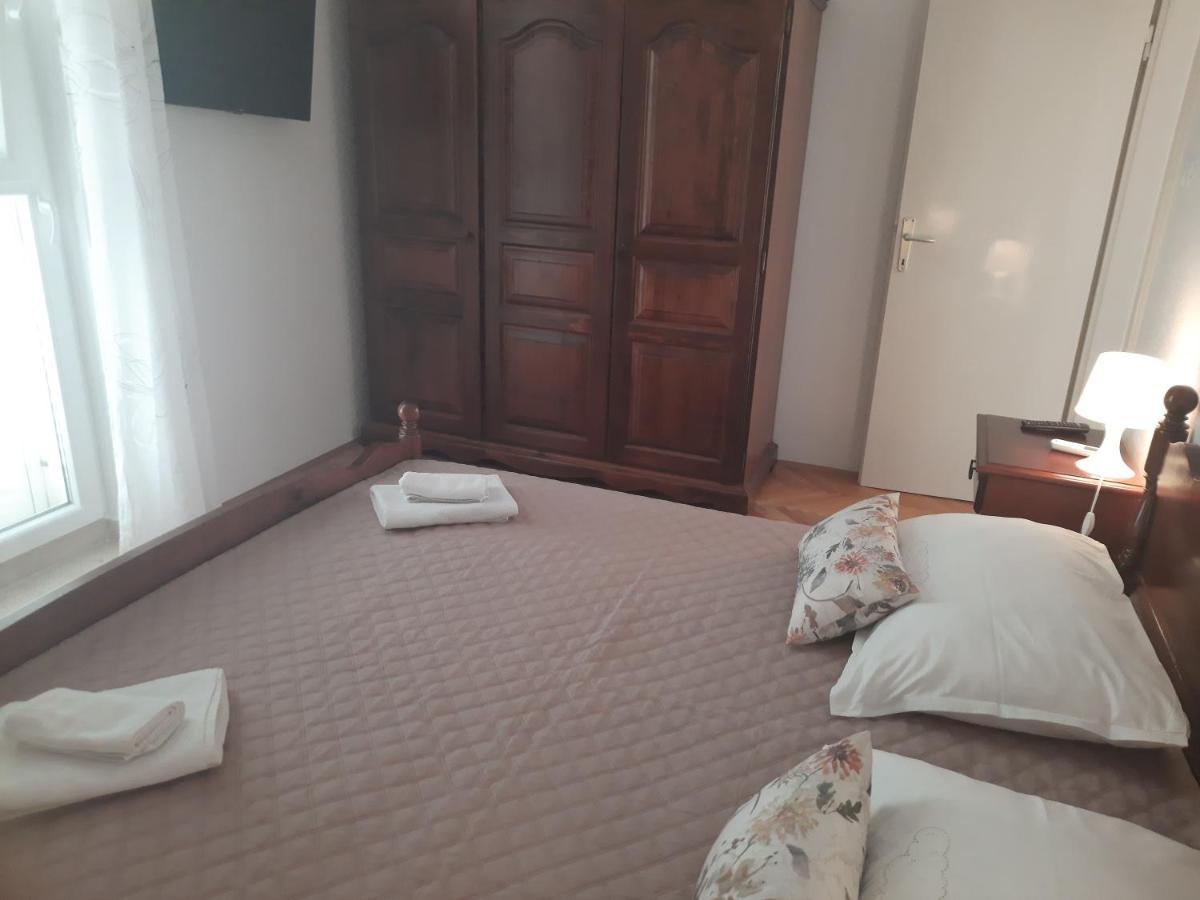 Apartments Villa Beba Komiža Esterno foto