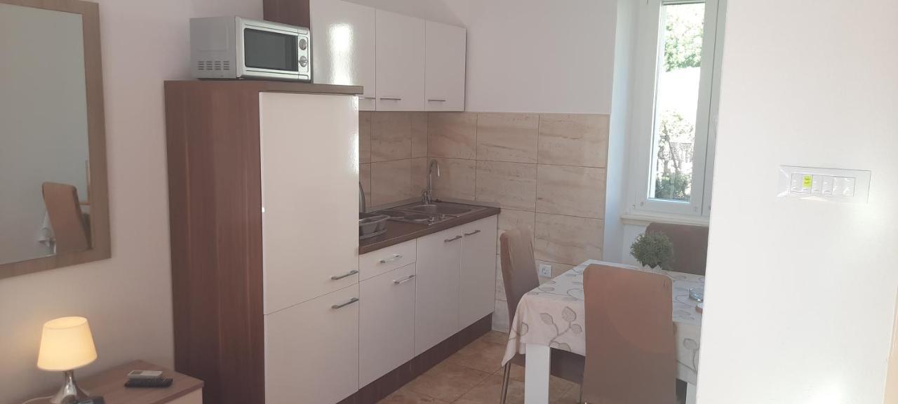 Apartments Villa Beba Komiža Esterno foto