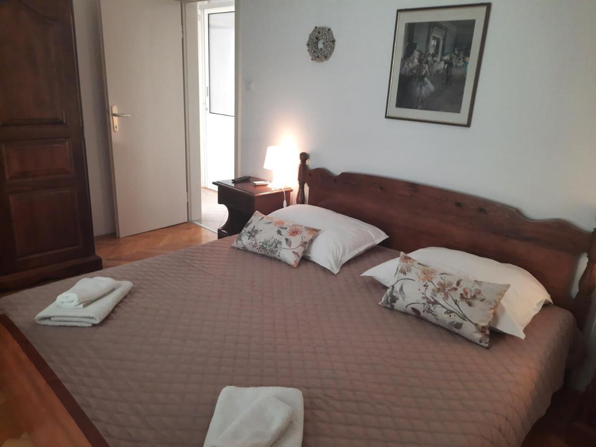 Apartments Villa Beba Komiža Esterno foto