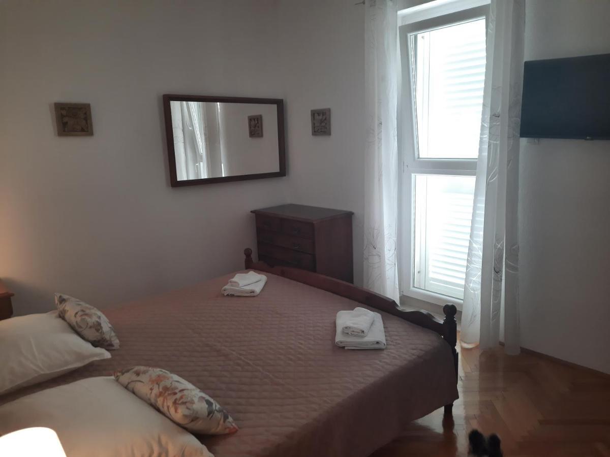 Apartments Villa Beba Komiža Esterno foto