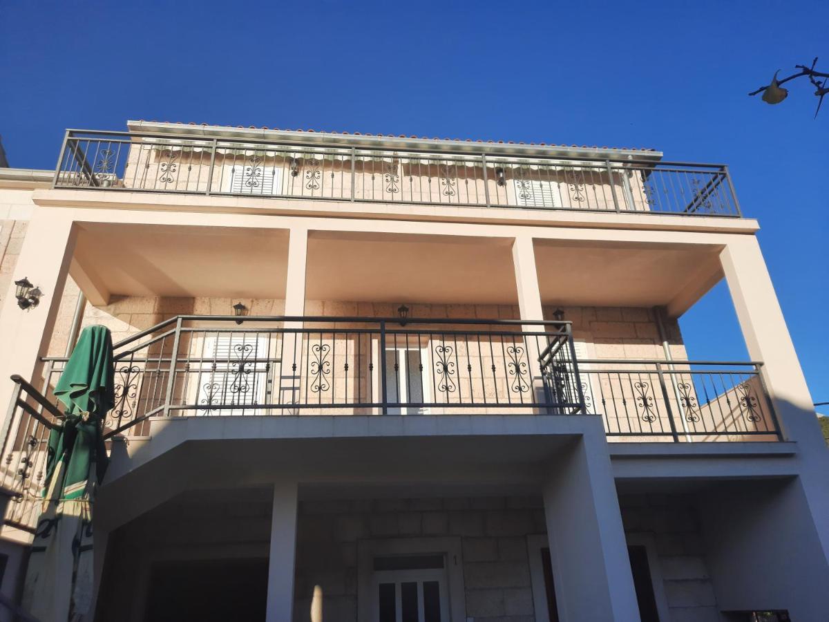 Apartments Villa Beba Komiža Esterno foto