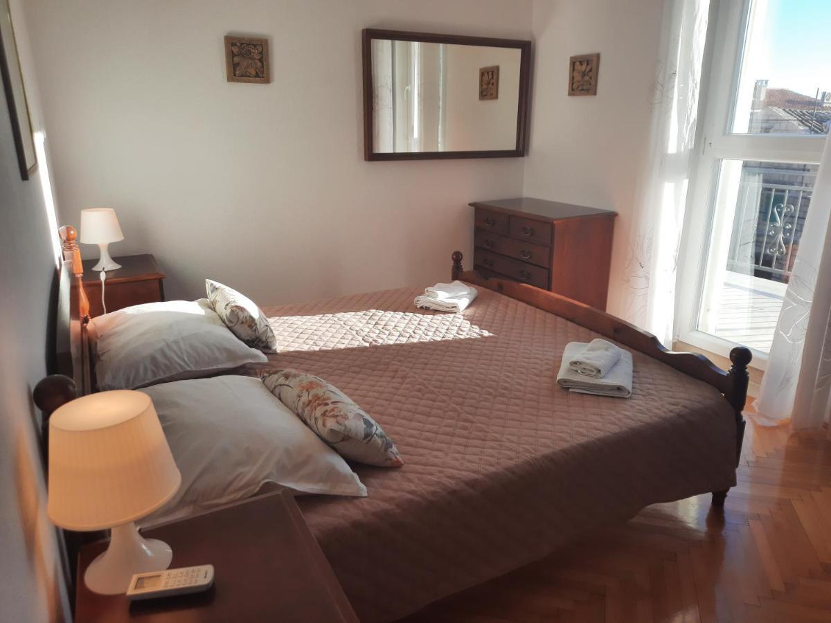 Apartments Villa Beba Komiža Esterno foto