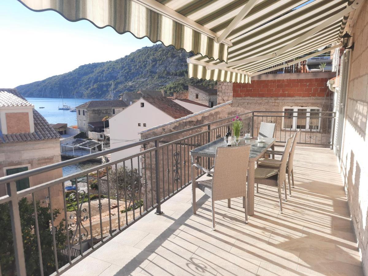 Apartments Villa Beba Komiža Esterno foto