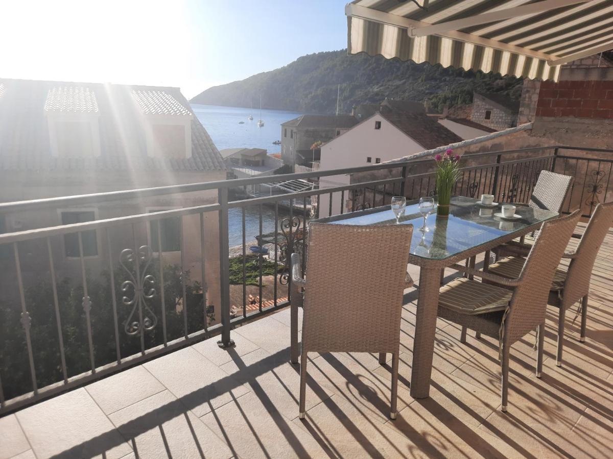 Apartments Villa Beba Komiža Esterno foto