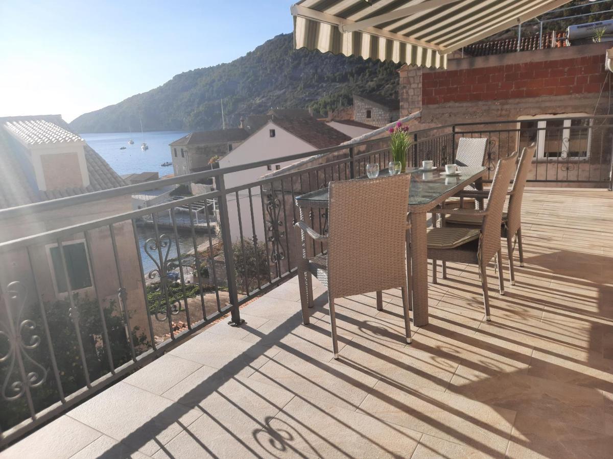 Apartments Villa Beba Komiža Esterno foto