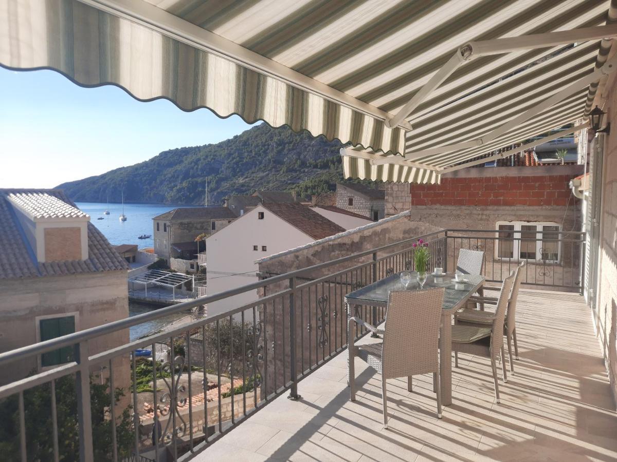 Apartments Villa Beba Komiža Esterno foto