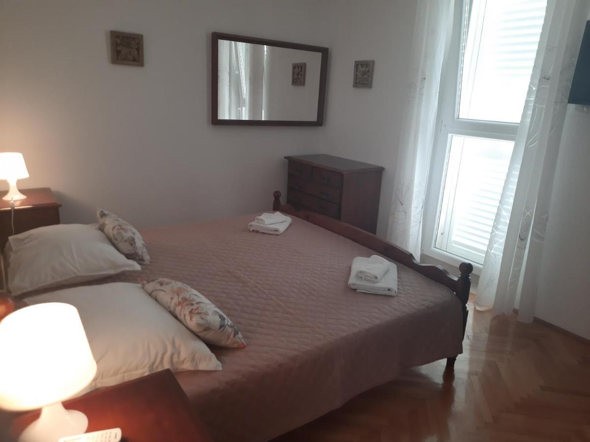 Apartments Villa Beba Komiža Esterno foto