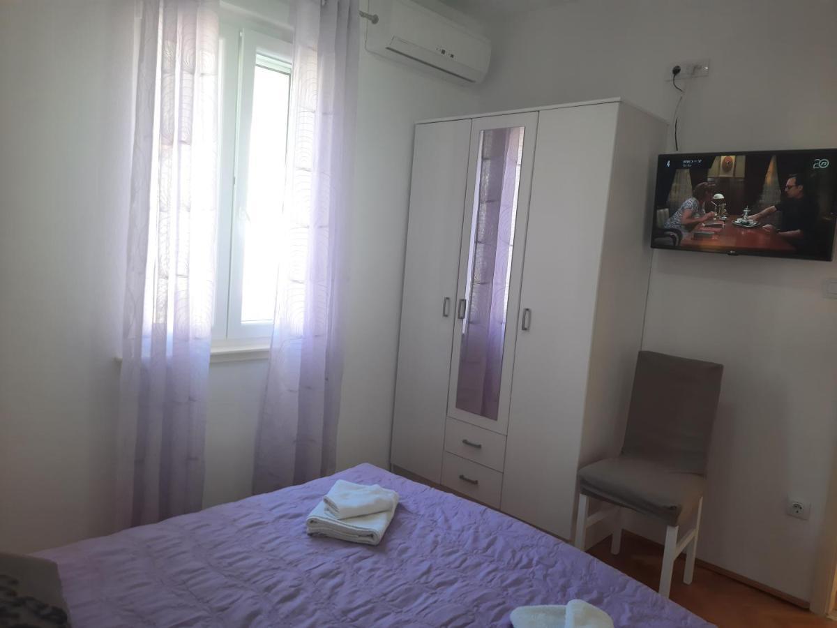 Apartments Villa Beba Komiža Esterno foto